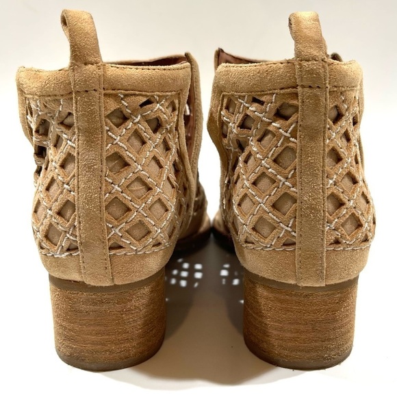Jeffrey Campbell Taggart Suede Open Weave Pull On Bootie 7.5 Like New! - Picture 6 of 15